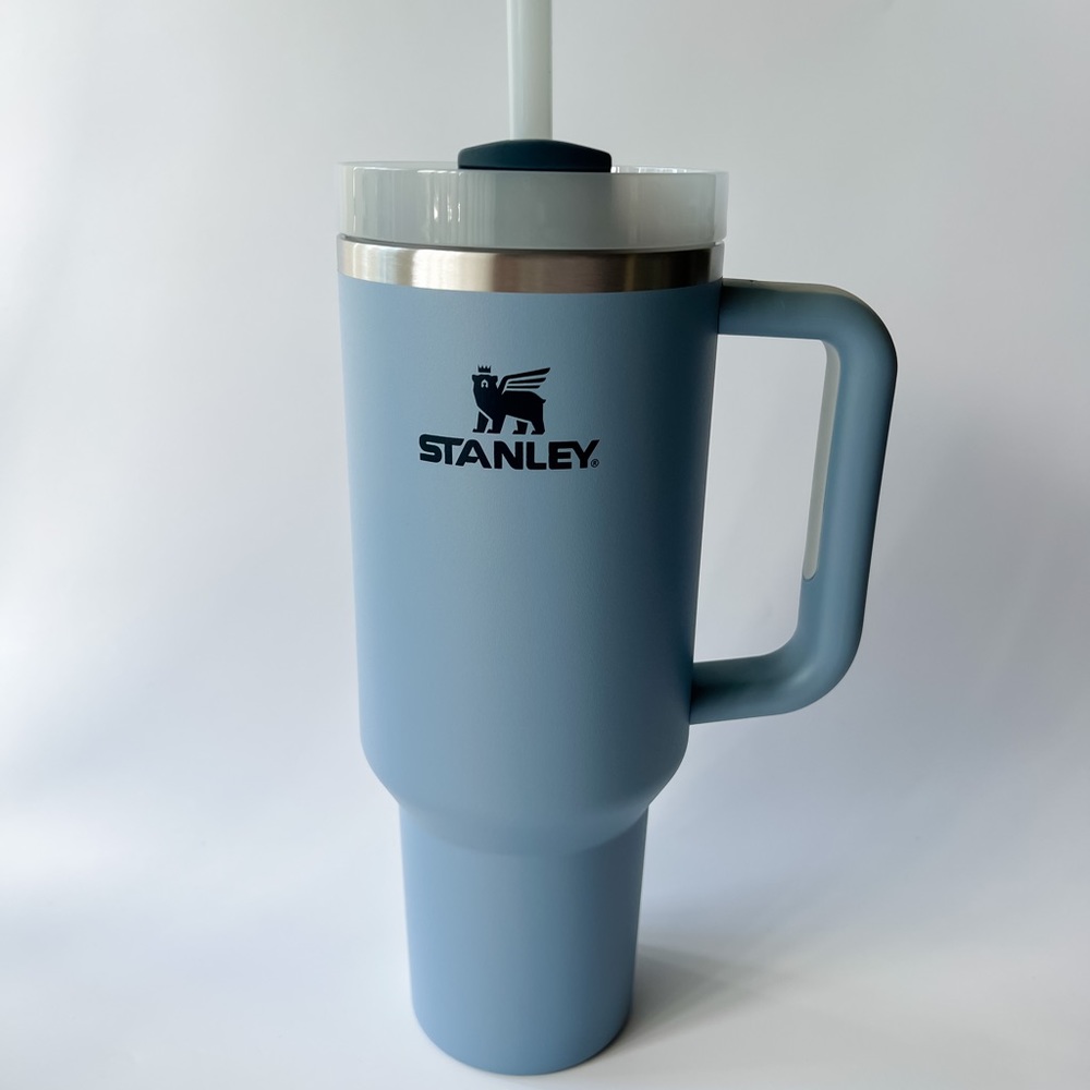NEW 40oz Stanley Quencher H2.0 FLOWSTATE Tumbler - Chambray!!